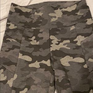Cabi never worn leggings size small camo
